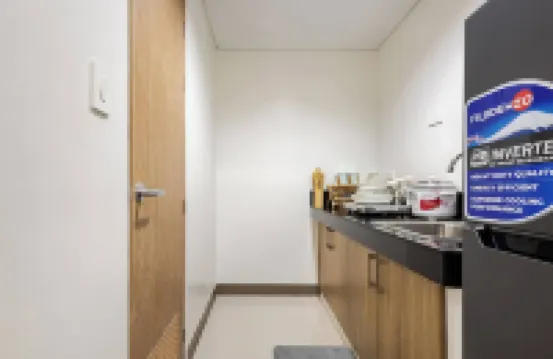 Near SM BF & Shopwise Slex Accessible 2BR for 4