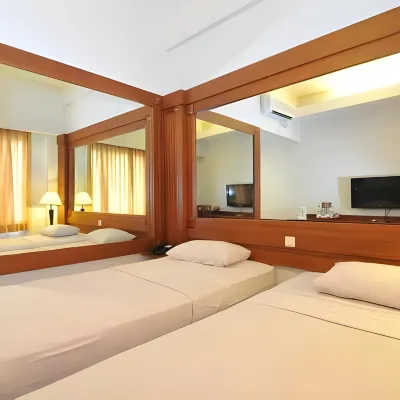 Wirton Hotel Hotels near Begonia Garden