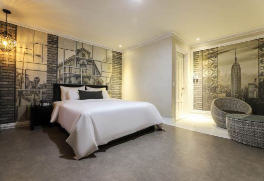 주차장 및 외관