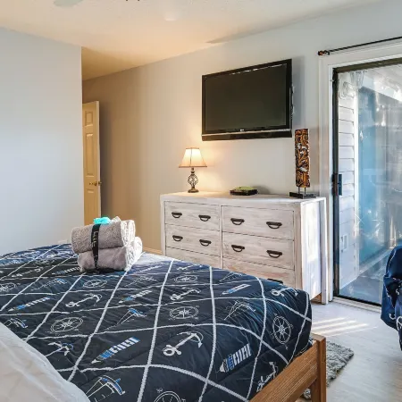 Ocean Access & Balcony: Surfside Beach Condo
