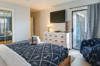 Ocean Access & Balcony: Surfside Beach Condo