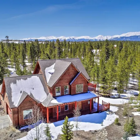Rocky Bear Lodge on 2 Acres Near Turquoise Lake