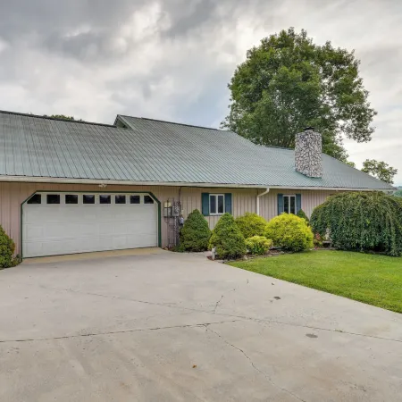 Waterfront Bristol Area Retreat w/ Boat Dock