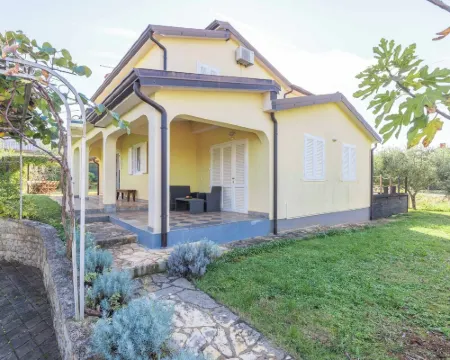 Holiday House with Pool Villa Seabird Hotels in Stifanici