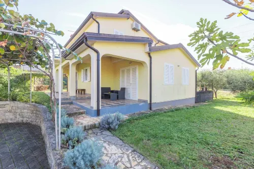Holiday House with Pool Villa Seabird - Pools