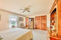 Charming Williamstown Retreat w/ Private Yard - 3-stjärniga