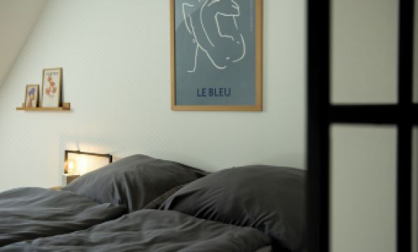 Moderne Stadt Zimmer mit eigenem Bad
