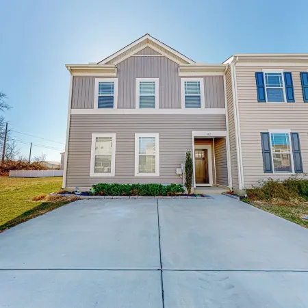 3BR Dog-friendly Townouse w/ Grill, Fireplace, AC