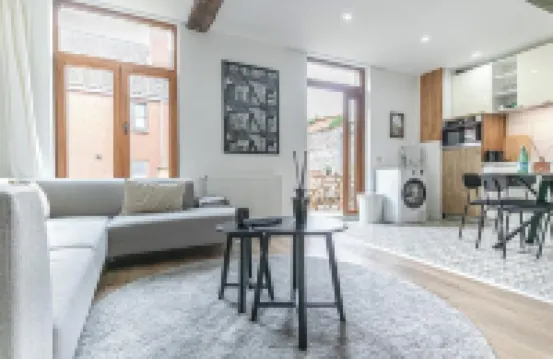 Modern 3BR Apt for 6 with Patio Ghent