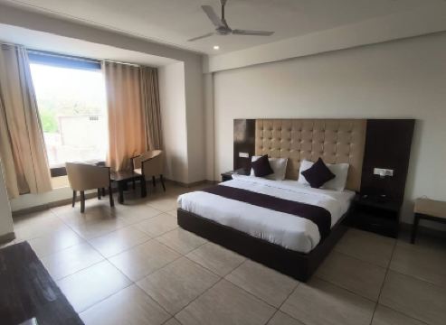 Hotel Girraj Inn