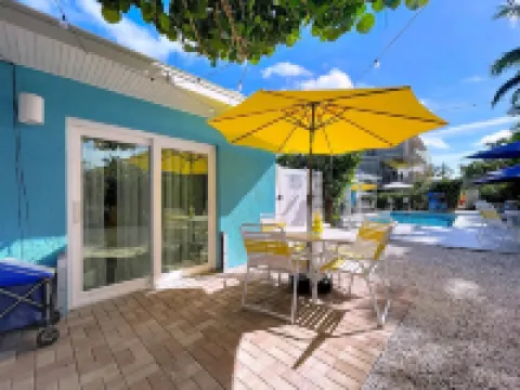 Charming Ground Level Resort Style 3 unit Condo  - unit C Hotels in Holmes Beach