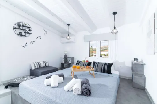 Kalamaki-Sunset - Scenic Sunset & Sea Views - Steps from Shore