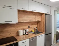 19th floor luxury condo with pool, spa & parking