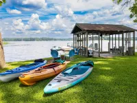 Lakefront Daingerfield Retreat w/ Shared Dock! Ξενοδοχεία στην πόλη Morris County