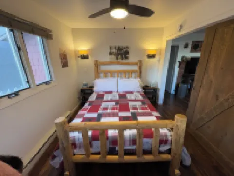 Vintage Cabin in Downtown Estes Park