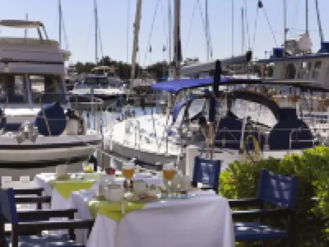 拉格朗德默特港美居酒店