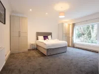 Spacious House With Parking Near Heaton Park Hotels in Prestwich