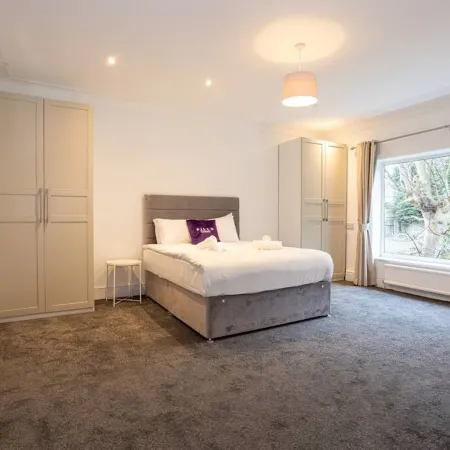Spacious House With Parking Near Heaton Park