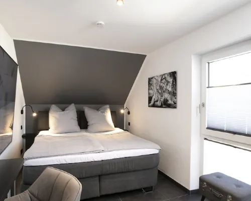 House Relax, with outdoor whirlpool and sauna for exclusive use, 300m to the lake 烏特格翰酒店