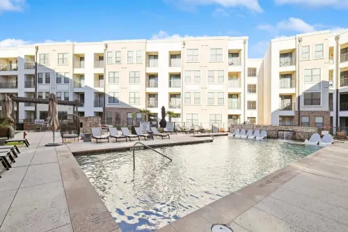Luxe 1 Bedroom With Pool Near Toyota HQ & Legacy West