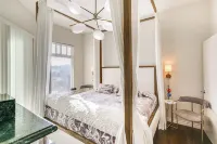 Luxe Long Beach Condo w/ Pool: 1 Mi to Shoreline! - balcony