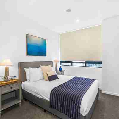 Surfers Paradise 2-Bed Near Beach with Pool & Gym Rooms