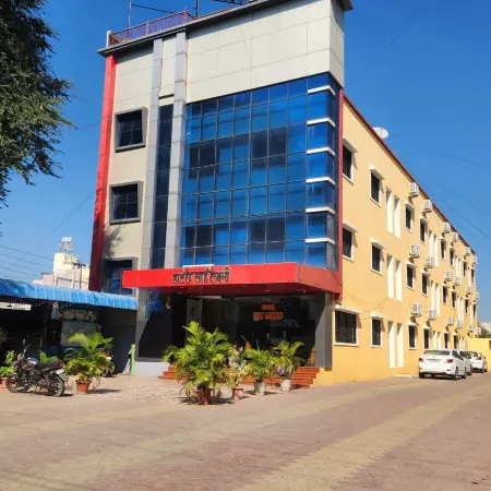 Hotel Sai Laxmi- Walkable Distance from Sai Baba Temple