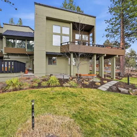 Hot Tub, Cold Plunge & Fire Pit · Mountain Views