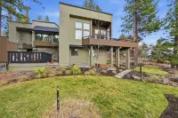 Hot Tub, Cold Plunge & Fire Pit · Mountain Views - balcony