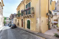 Cozy vacation home in the historic center of Noto