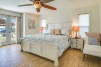 Modern Lake Conroe House w/ Lakefront Park & Deck! - Balkon