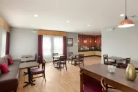 Super 8 by Wyndham Carrizo Springs - 2-Star