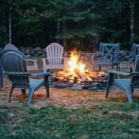 Bear House Catskills: Private Pool, Pond, Hot Tub, Fire Pit, Dog-Friendly