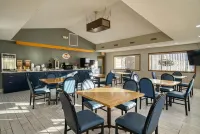 Super 8 by Wyndham Hot Springs - Pet friendly