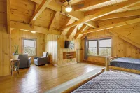 210-acre Cabin w/ Trails & Hot Tub in Tuscumbia! - Homestays