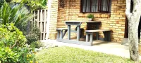 Citrus Lane Guesthouse โรงแรมใกล้ศูนย์การค้า Olivedale Corner