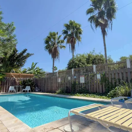 Unique 2 in 1 - Bayviews - Pool
