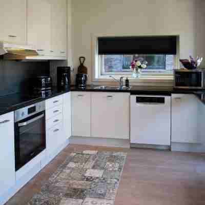 Urban escape - Only steps from the waterfront Rooms