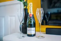 Ideal for Business Long-term Guests Free Parking