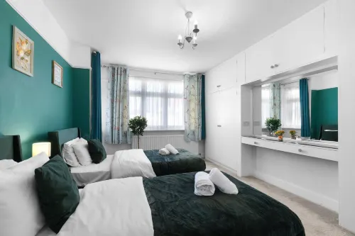 哈羅寬敞的五卧室家庭住宅(Spacious 5 Bedroom Family Home in Harrow)