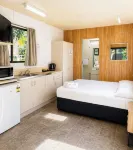 Batemans Bay Holiday Park & Hostel