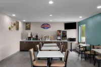 Baymont by Wyndham Iowa Lake Charles - parking