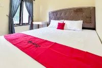 RedDoorz at Golden Cempaka Medan