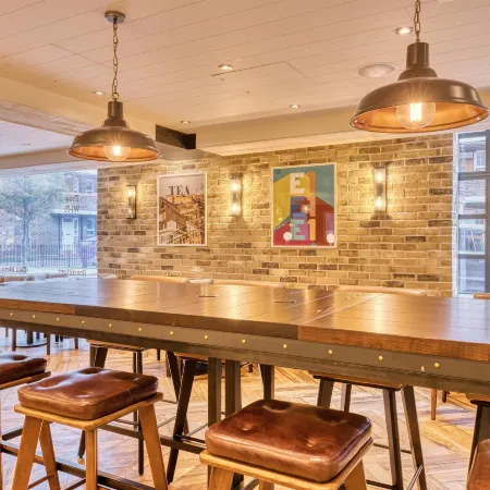 Hub by Premier Inn London Shoreditch Hotel Отели рядом с достопримечательностью «Здание центрального уголовного суда Олд-Бейли»