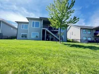 Convenient functional quiet 5 bedroom 3 bath home in Clive. Hotels in Clive