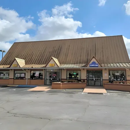 Tampa Inn Near Busch Gardens Отели рядом с достопримечательностью «Парк аттракционов Busch Gardens»