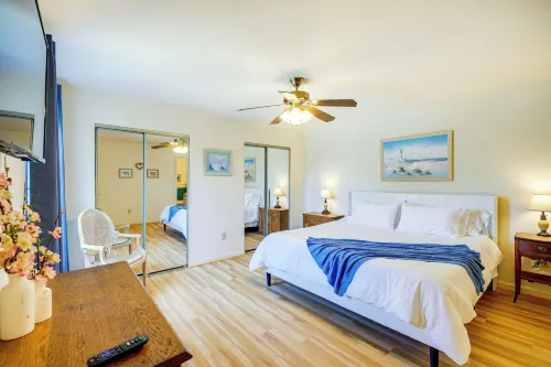 Kitty Hawk Escape w/ Pool Access: 1 Mi to Beach