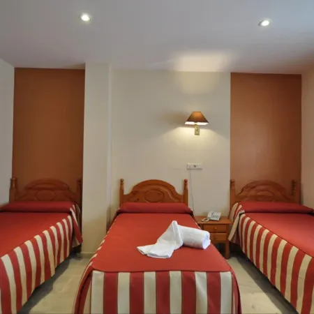 Hostal la Fuente Отели рядом с достопримечательностью «Площадь Пласа-де-ла-Корредера»