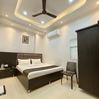 Butterfly Inn Hotels near Man Mandir Ghat