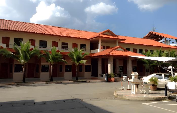 Mark Four Place Hotel